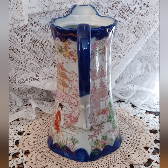 VINTAGE HAND-PAINTED PORCELAIN JAPANESE GEISHA GIRLS BLUE TEAPOT/PITCHER NO LID - Picture 4 of 14